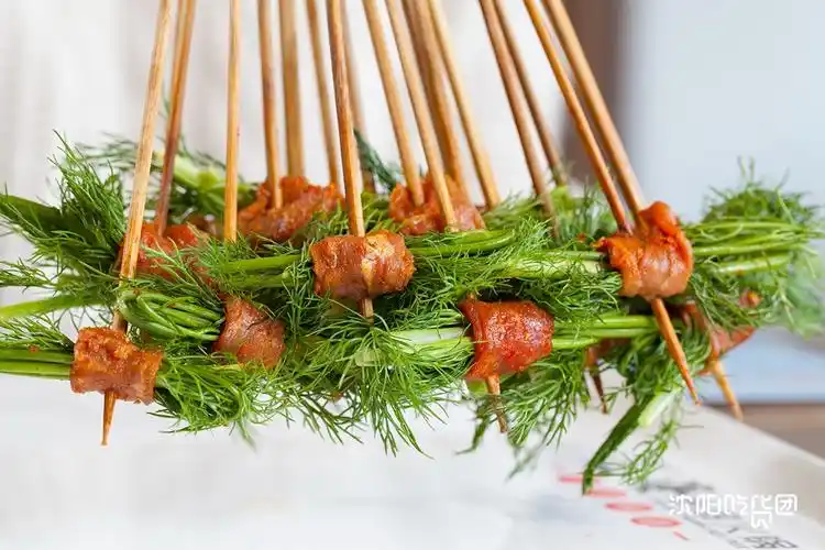 茴香牛肉是比较少见的串串,小茴香鲜嫩质脆,带有辛辣而独特的口感.