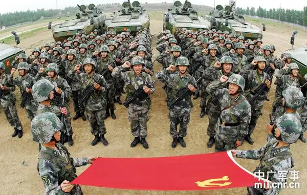 铁拳团的战士各个敢喊敢叫 活像小老虎