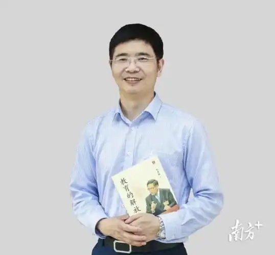 2017年新安中学(集团)成为宝安区第二个公办教育集团,深圳首批中学