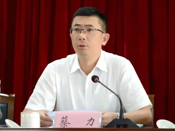 蔡力传达学习昆山市安委会(扩大)会议精神,并强调要坚决摸清底数.