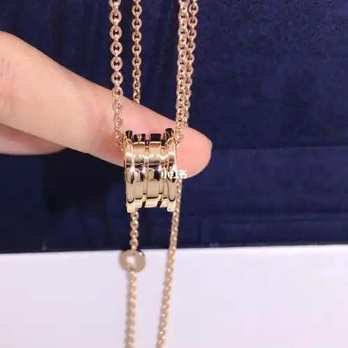 男生的首饰其实选择性真的不多,宝格丽的弹簧系列和卡地亚的 love