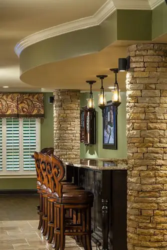 美式别墅吧台砖块圆柱装修效果图