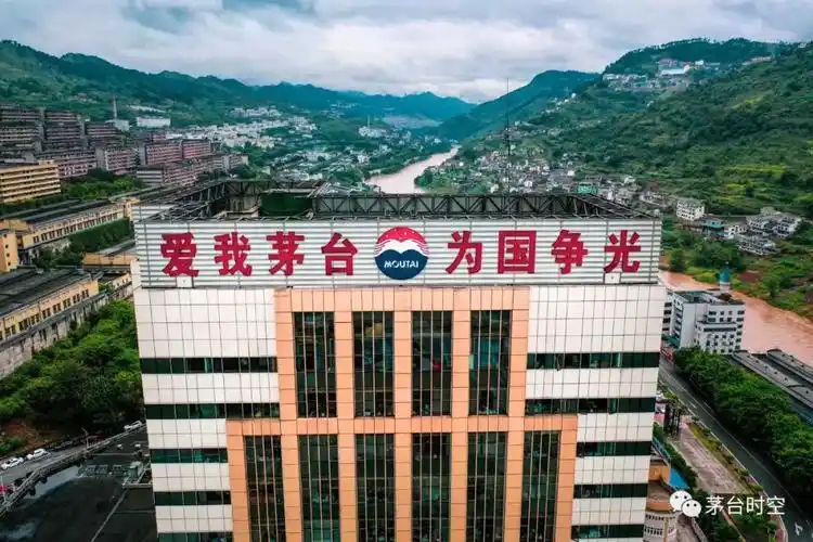 彼时的茅台酒厂,年产量1960吨,营收近1.