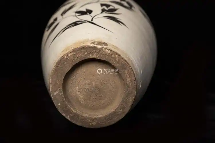 宋代磁州窑画黑花梅瓶