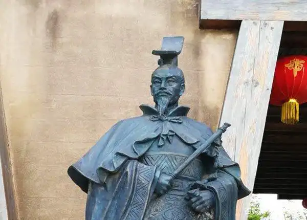 为王朝做出了很大贡献的周穆王