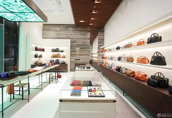 包店面木吊顶装修图片_装信通网效果图