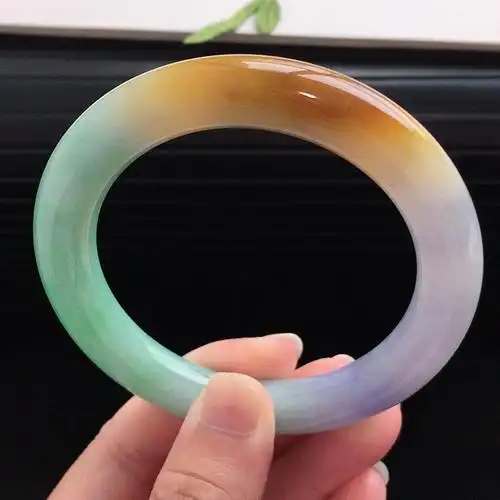 三彩圆条手镯 内径:57.3mm 天然a货翡翠手镯 玉质细腻温润 种水好