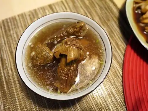 干松茸煲排骨汤