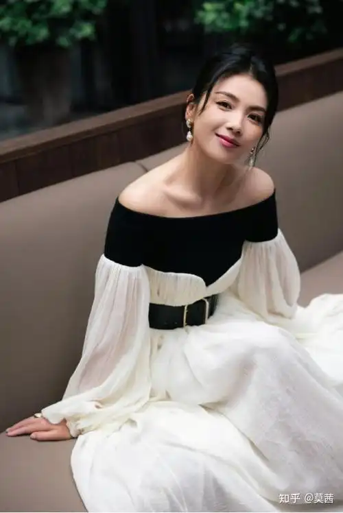 刘涛起床素颜照疯传好奇她到底长啥样网友太真实了