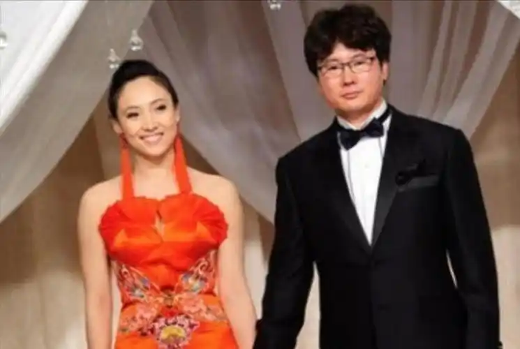 回顾白静27岁结婚28岁出轨29岁被丈夫刺死都是贪心惹的祸