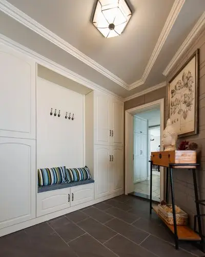 简约美式别墅鞋入户柜挂衣柜一体装修效果图