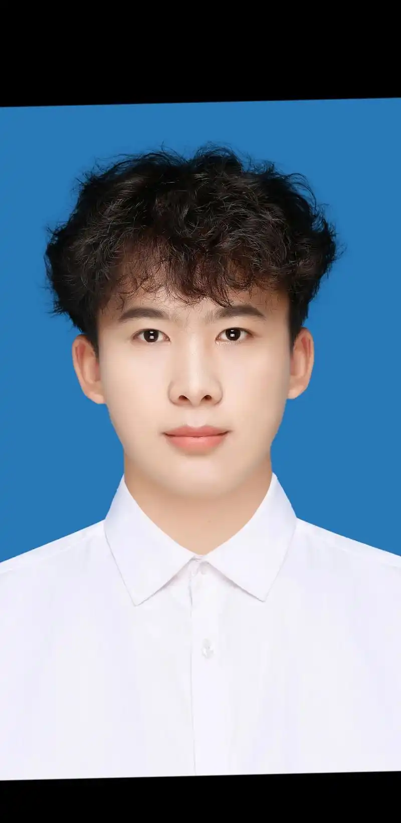 大学第一张照片 #证件照片 证件照已经备好,蓝底,白底,红 - 兑趑