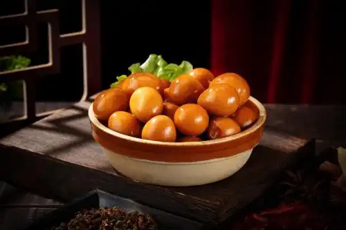 粗陶碗里的川渝卤菜卤鹌鹑蛋