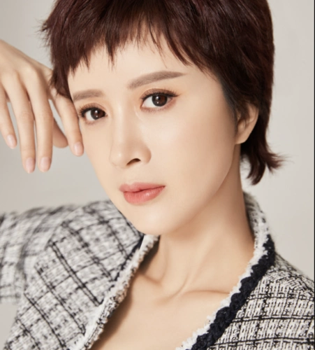 老艺人直播奇葩事多金巧巧玩消失潘长江给美女下跪他被骂哭