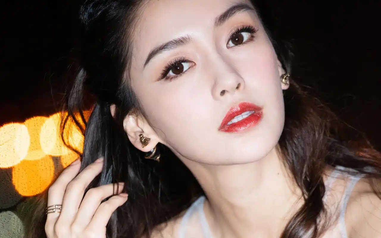 angelababy浅色纱裙性感图片桌面壁纸