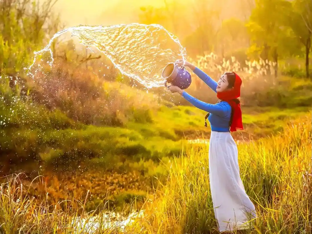 家门口的风景就这么美,作为摄影师也不想截图过多,人物小就作点 - 抖