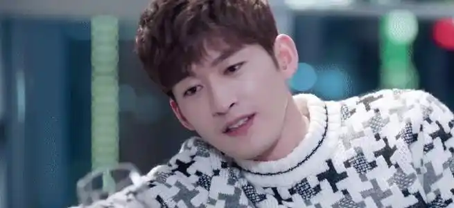 张翰超话zh#张翰 流光引#zh#张翰 郁郁葱葱#说夜色美的人,一定是没