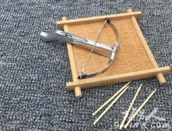 超简易迷你牙签弩制作方法