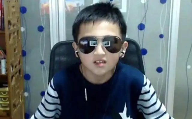 想当网红有多"没底线"?小学生直播咒骂父母,只为涨粉博眼球