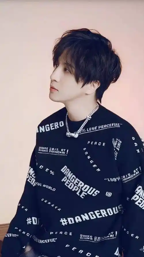 壁纸|薛之谦,一个被音乐耽误的段子手~_高清_薛之谦_壁纸