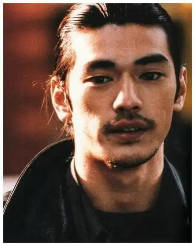 金城武:帅到没朋友的独行人,低调到尘埃的思想者