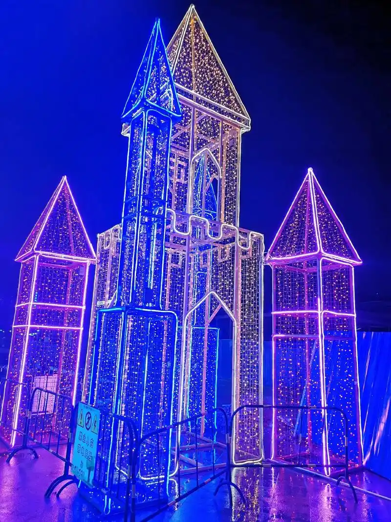 偶尔被某个音乐触动了才会想要发一个作品释放一下自