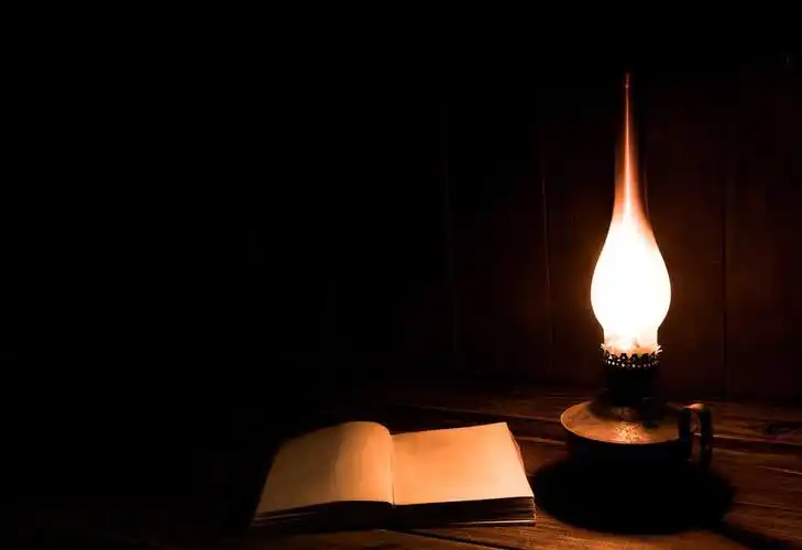 关掉灯,有时在黑暗中更能看清远处的路_手机搜狐网