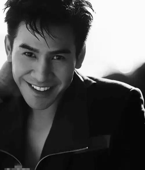 其实男女主角的颜值一直是泰剧很大的看点,虽然剧情紧凑让人看了跌宕