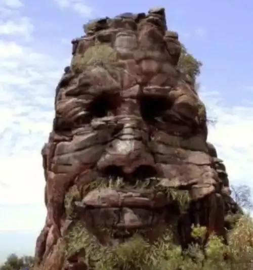 《罕见奇石》怪石怪石 巧夺天工