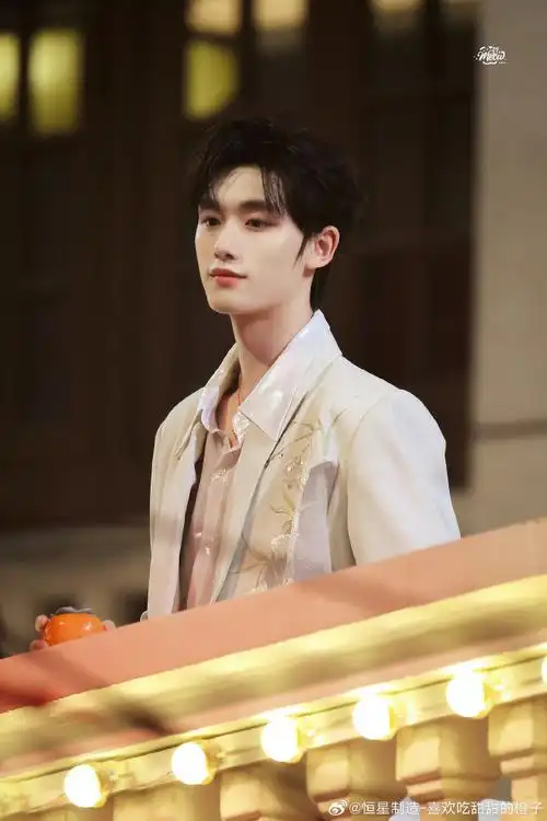 丁程鑫名利场上的松弛感##丁程鑫##丁程鑫智族gq创意大赏