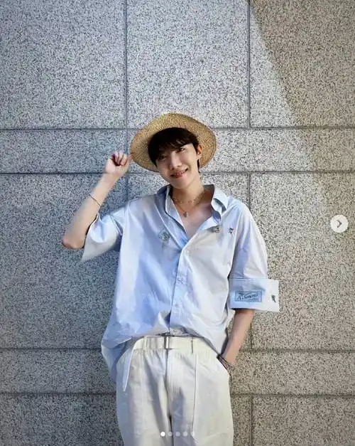 大势男团防弹少年团(bts)成员j-hope于4月18日进入位于江原道原州市的