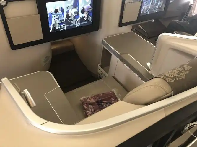 mu755东航昆明-迪拜商务舱体验