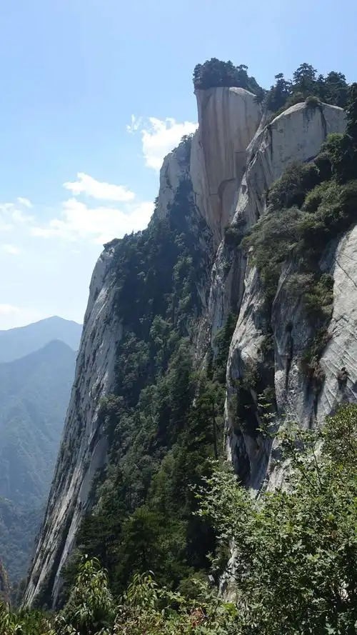仙掌岩是关中八景之一.