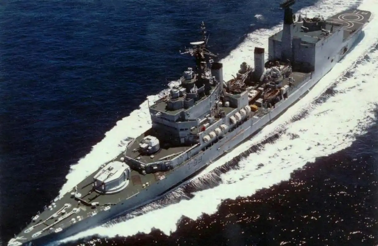 舰船欣赏:英国海军虎级巡洋舰,在二战以后进行了改造,拆除中部的高炮