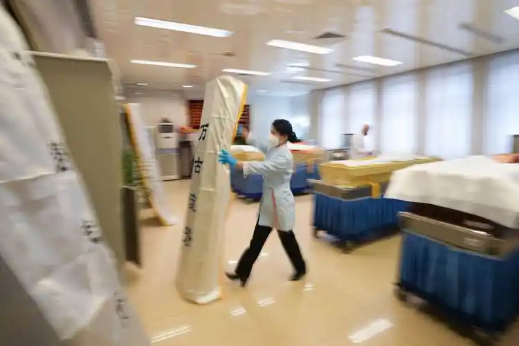 遗体整容师:给逝者体面的告别_董哲_八宝山殡仪馆_技术