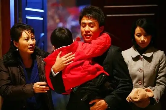 新渴望《新渴望》是整部中国家庭的第一部,该剧沿着一个女人嫁入豪门