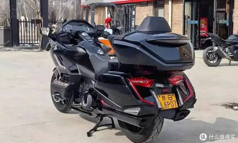 摩友花45万买本田金翼1800,六缸水冷摩托车,京b黄牌让人爱慕_搜狐汽车