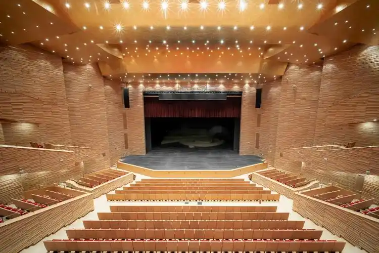 余杭大剧院实图 有没有经常看话剧的妹子