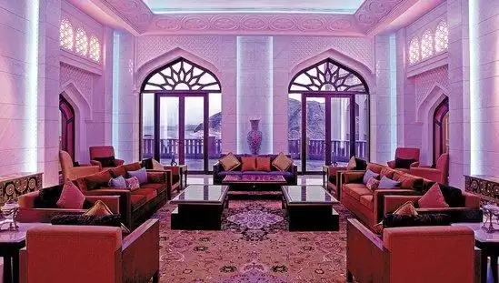 充满中东色彩的大堂让你感受本地文化风情.