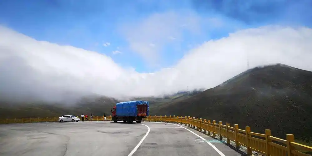 川藏公路318国道一一中国最美公路景区