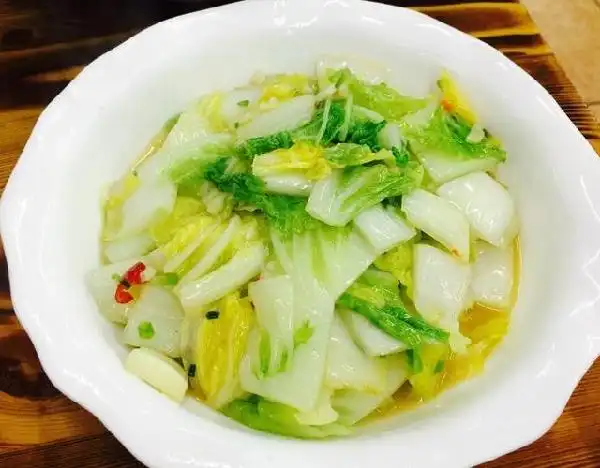 清炒芽白,就算是去油的菜吧.