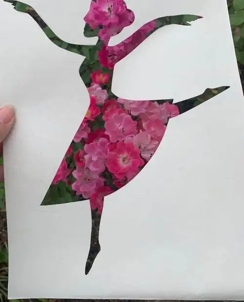 首先映入眼帘的是这粉色的小花,利用镂空制作的画,顿时是另一番景色