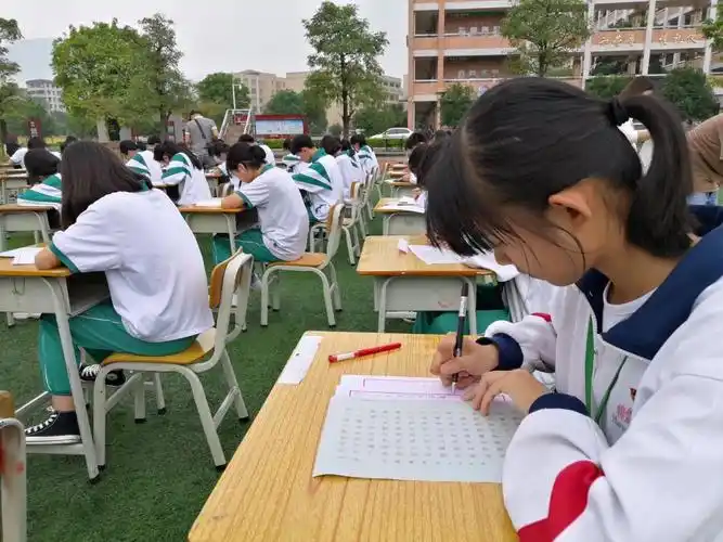 "追逐青春 · 放飞梦想"阳山县韩愈中学第四届校园文化艺术节暨首届