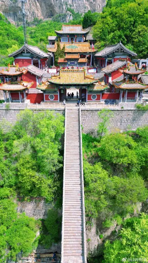 仙堂山位于山西省长治市襄垣县境内属太行山山脉.