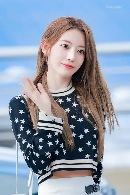 宮脇咲良翩然之樱