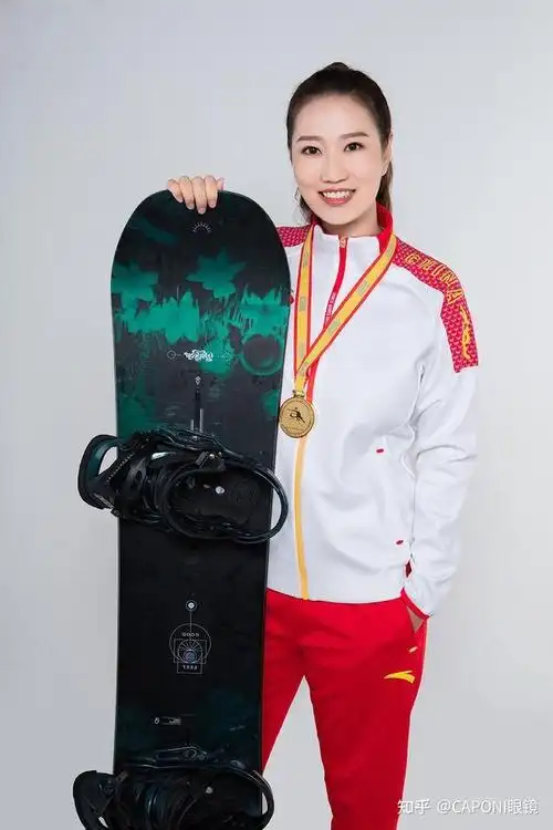 中国单板滑雪运动员她是李爽年轻就要造!caponi眼镜