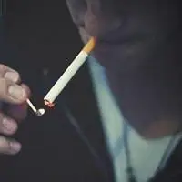 低头点烟的图片霸气_微信头像图片大全