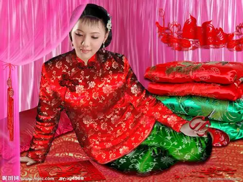 漂亮的民族服饰