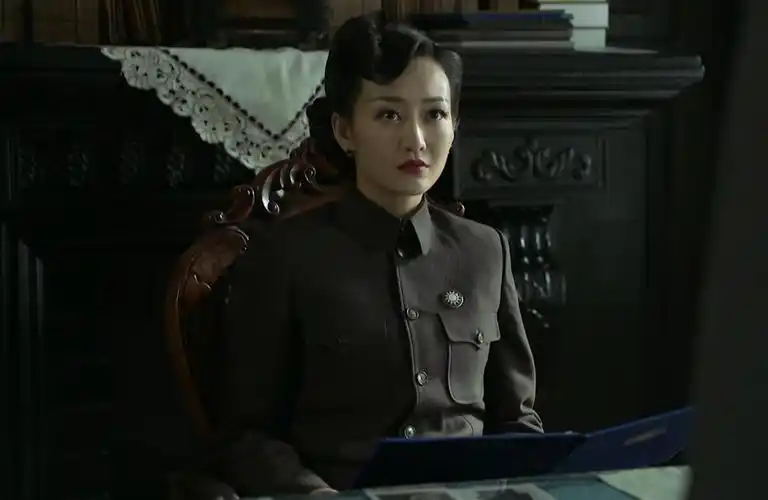 杨幂新剧翻车,王鸥喜提热搜?两个女人公私不分的8年pk,没有赢家