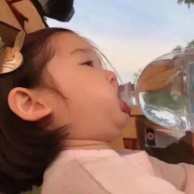 头像女生可爱萌小孩 情侣头像可爱呆萌一对-图片大观-奇异网